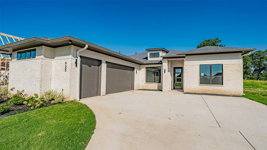 925 Bandon Dunes Drive, Fort Worth, TX 76028 - Image #3