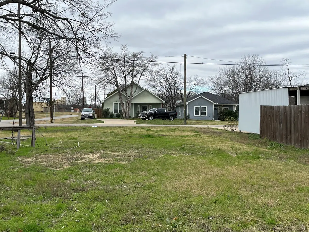 301 E 14th Avenue, Corsicana, TX 75110 - #1