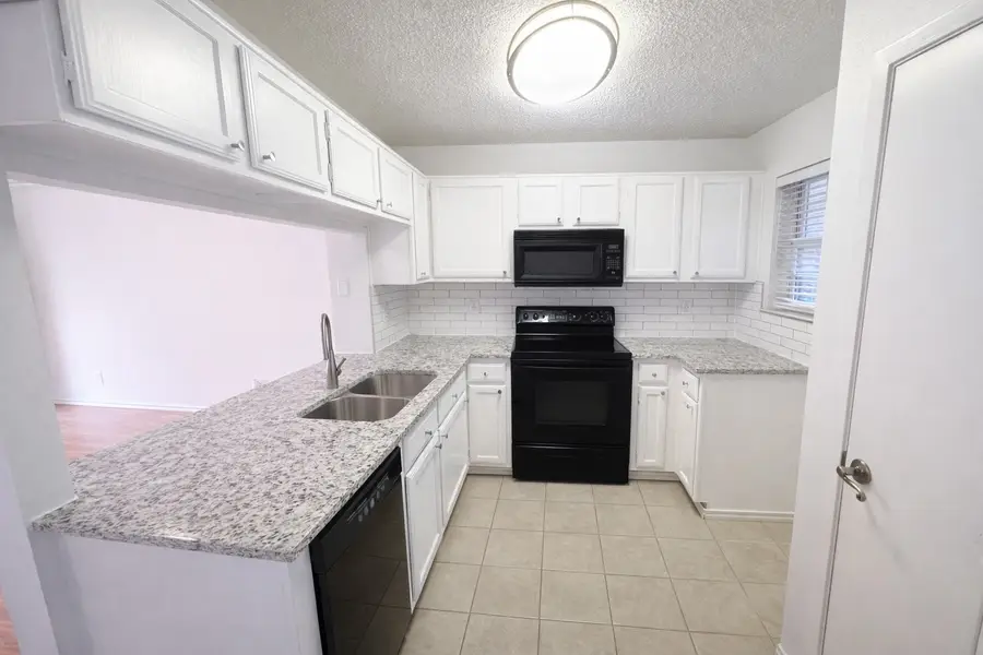 17 Abbey Road, Euless, TX 76039 - Image #3