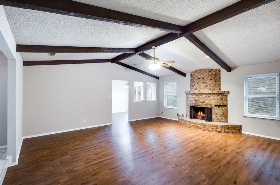 105 Lakeway Drive, Benbrook, TX 76126 - Image #2