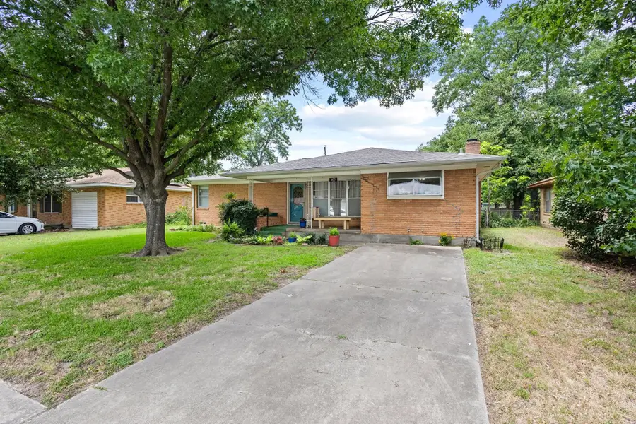 405 Meadow Drive, Gainesville, TX 76240 - Image #2