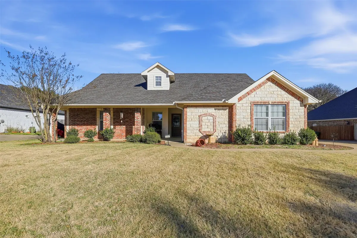 3207 Crossbridge Circle, Granbury, TX 76049 - Image #1