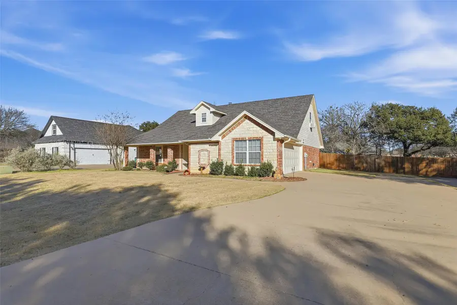 3207 Crossbridge Circle, Granbury, TX 76049 - Image #3