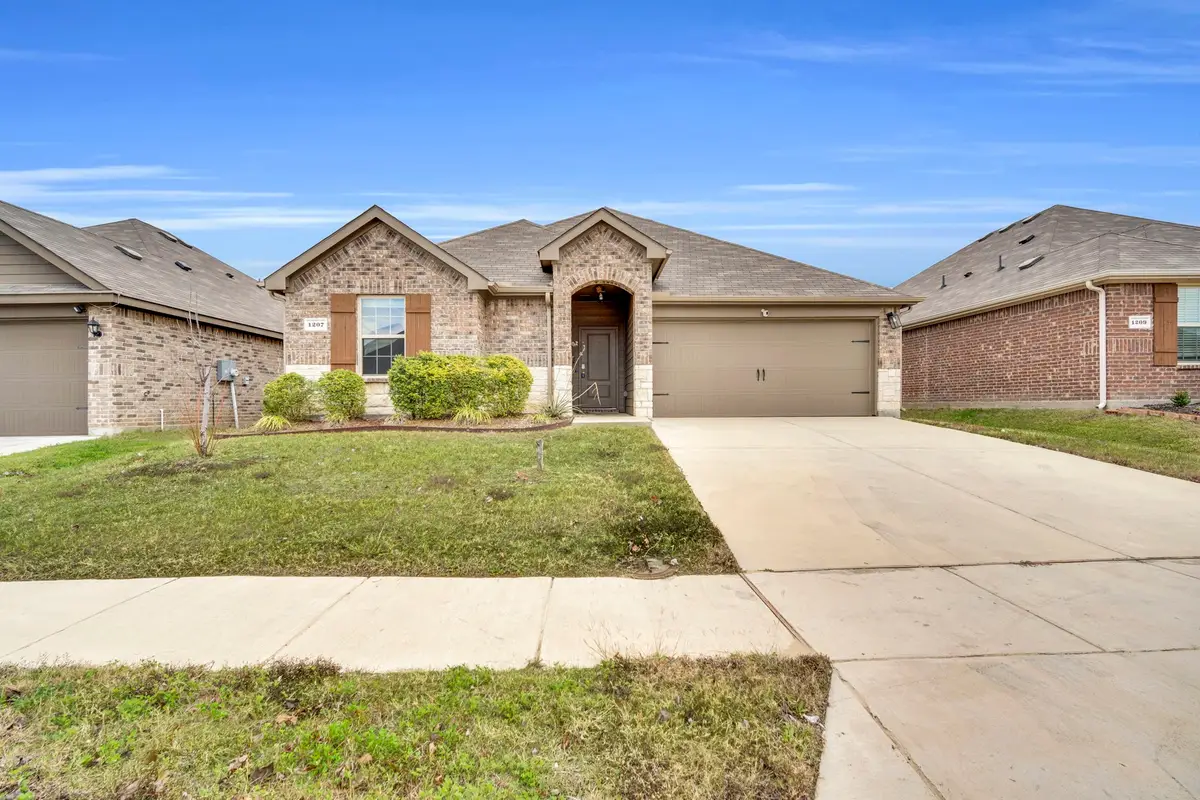 1207 Knoll Drive, Ennis, TX 75119 - Image #1