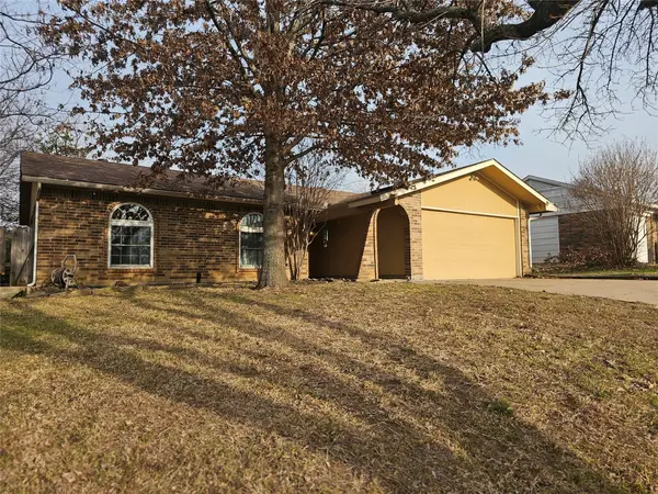 4217 Glen Pines Drive, Arlington, TX 76016