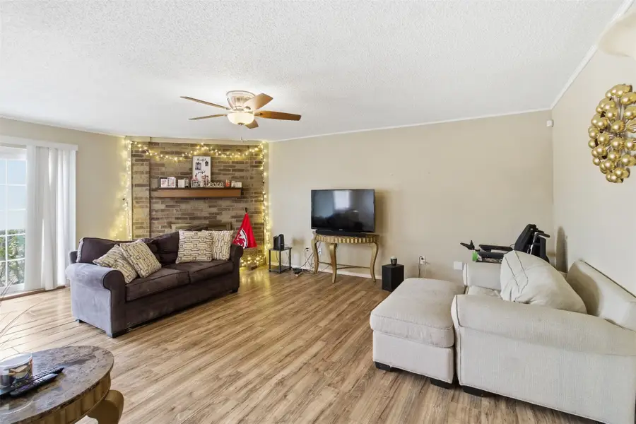 4217 Glen Pines Drive, Arlington, TX 76016 - #3