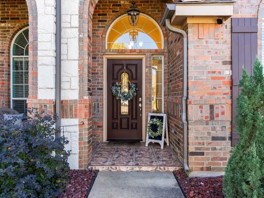 581 Griffith Drive, Saginaw, TX 76179 - Image #2