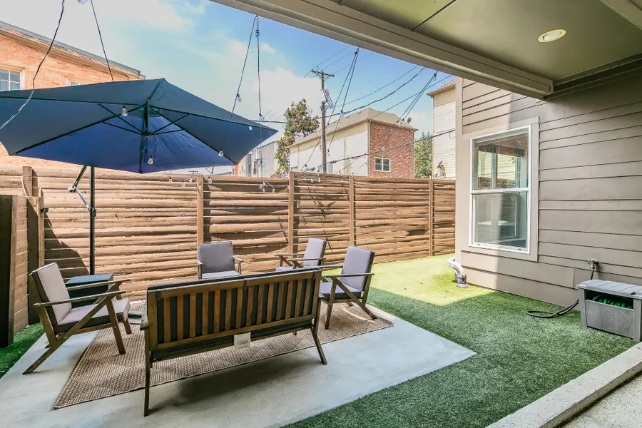 2441 Thatcher Drive, Dallas, TX 75206 - Image #2