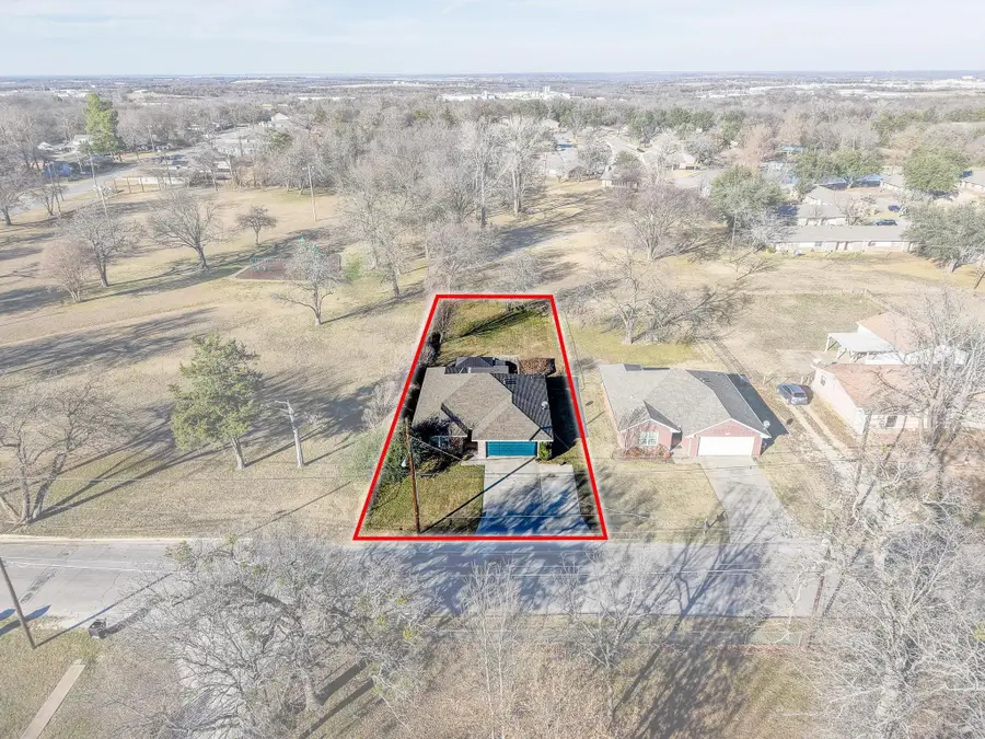 2409 W Walker Street, Denison, TX 75020 - Image #2