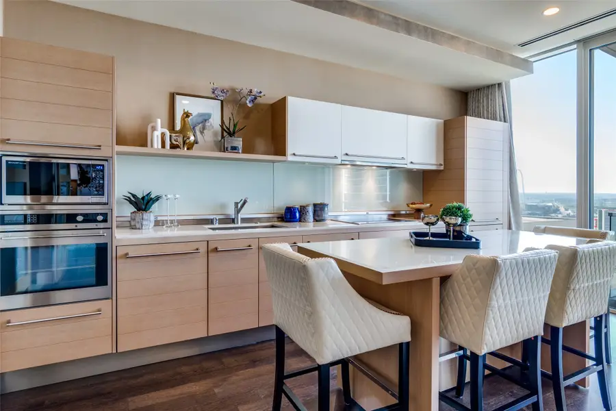 2408 Victory Park Lane #1031, Dallas, TX 75219 - Image #3