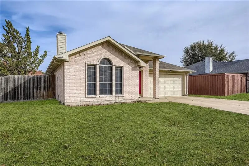 3326 Spring Meadow Lane, Grand Prairie, TX 75052 - Image #2