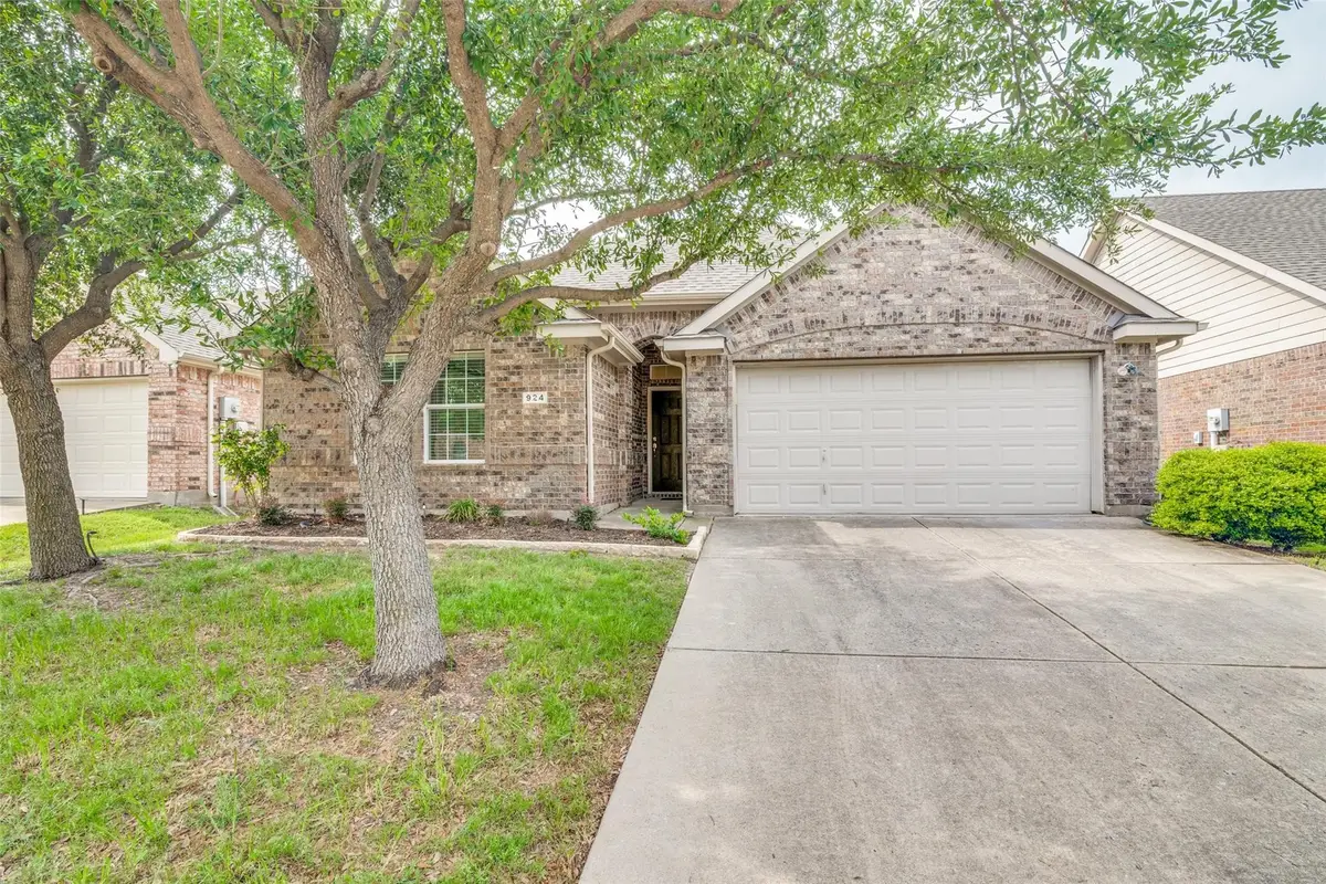 924 Bowie Drive, Lavon, TX 75116 - Image #1