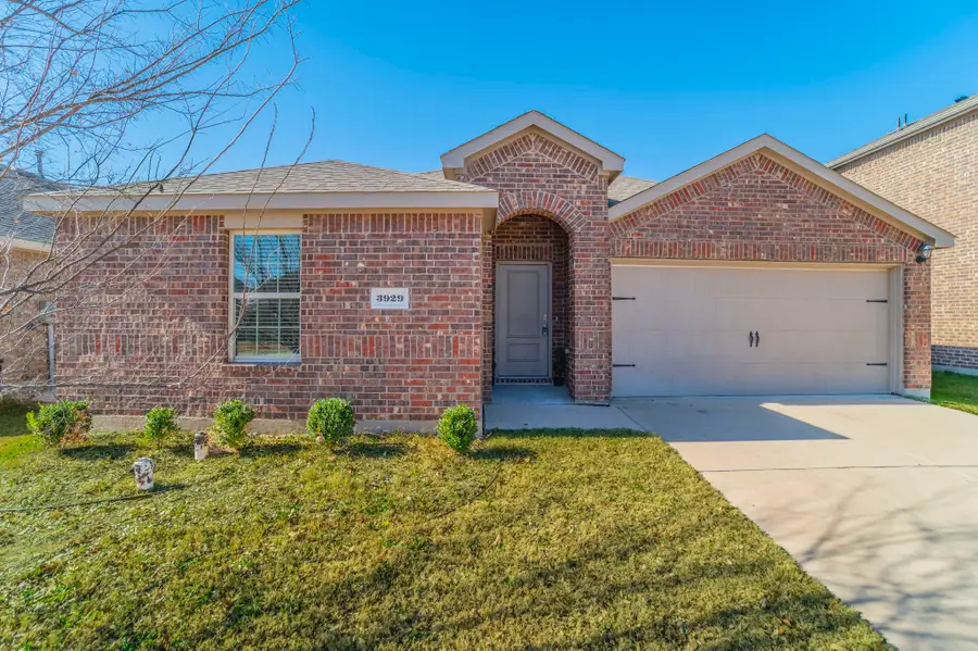3929 Dickinson Avenue, Aubrey, TX 76227 - Image #2