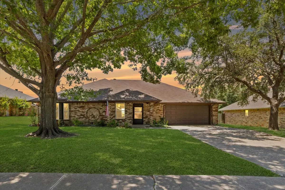 10037 Stoneleigh Drive, Benbrook, TX 76126 - Image #1