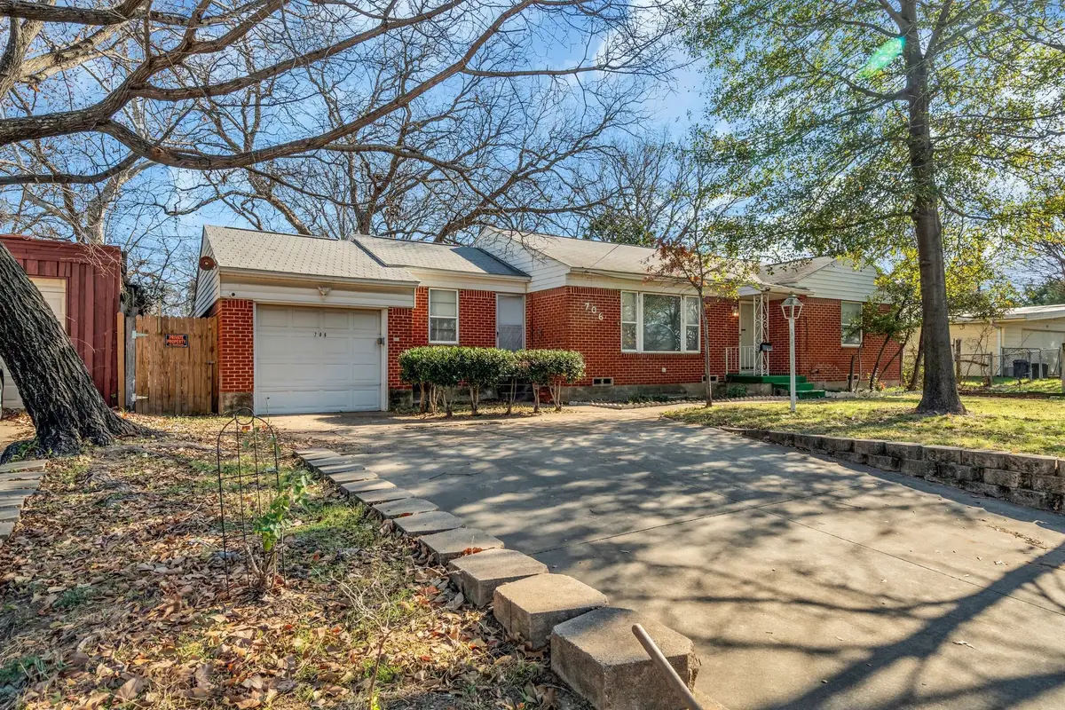 706 S Wildwood Drive, Irving, TX 75060 - Image #1
