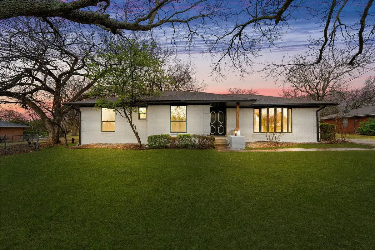 328 E Pleasant Run Road, Desoto, TX 75115 - Image #1