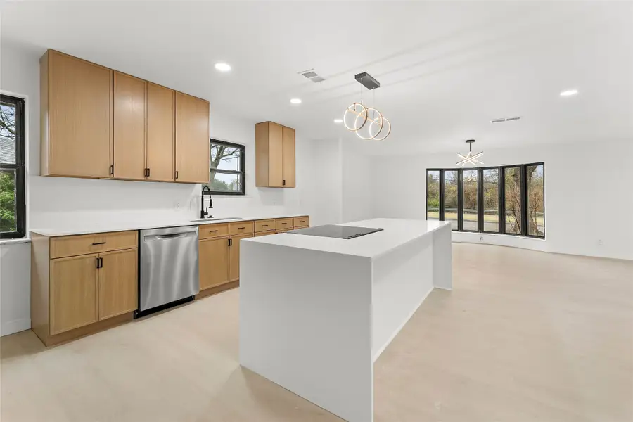 328 E Pleasant Run Road, Desoto, TX 75115 - Image #3