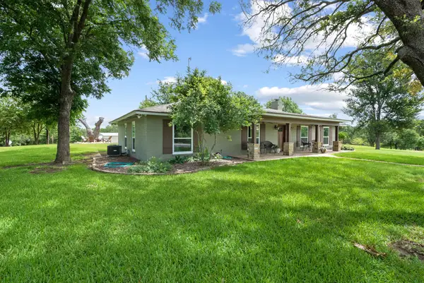 250 Lakeview Court, Weatherford, TX 76088