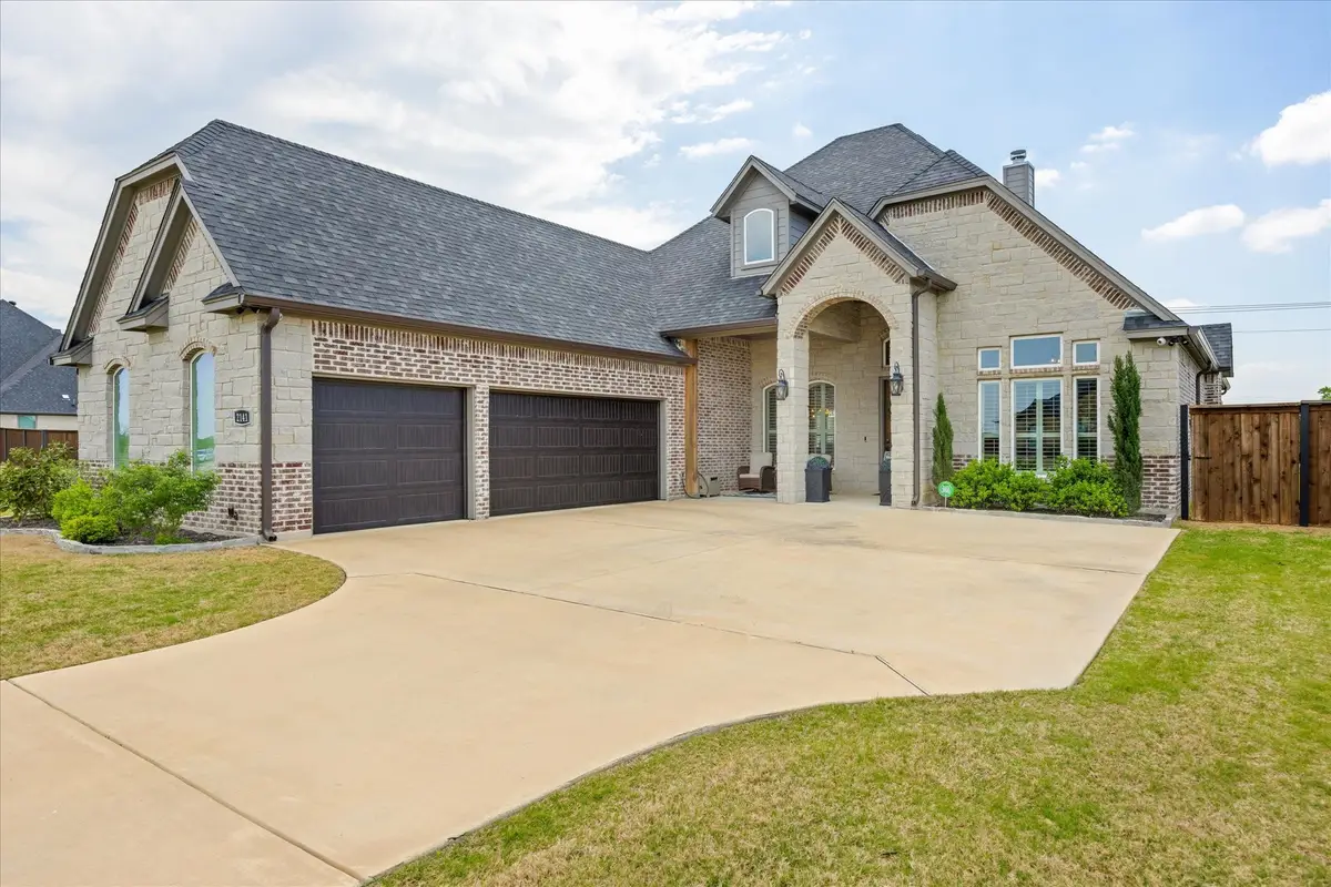 2141 Vanderbilt Drive, Weatherford, TX 76088 - Image #1