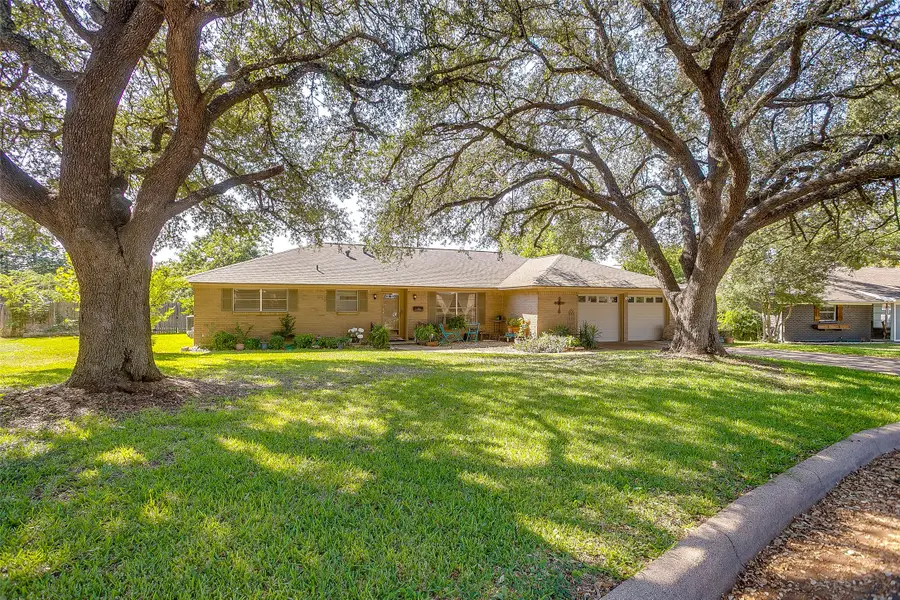 4704 Westlake Drive, Fort Worth, TX 76132 - Image #2