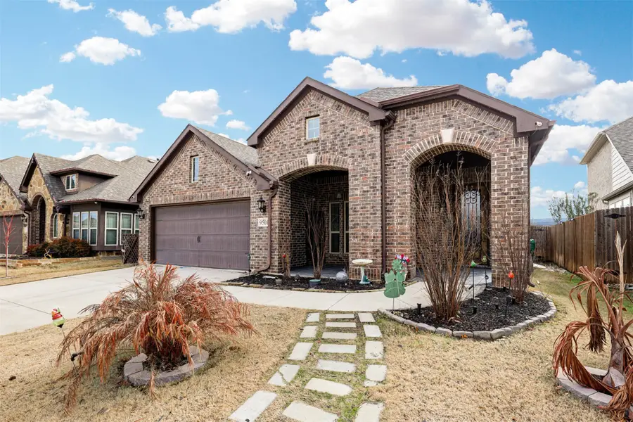 9501 Meadowpark Drive, Justin Roanoke, TX 76226 - Image #3