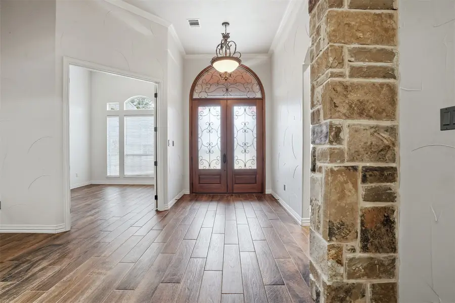 4519 Cimmaron Trail, Granbury, TX 76049 - Image #3