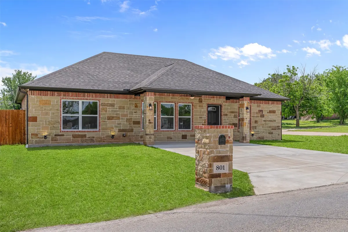 801 Comanche Cove Drive, Granbury, TX 76048 - Image #1
