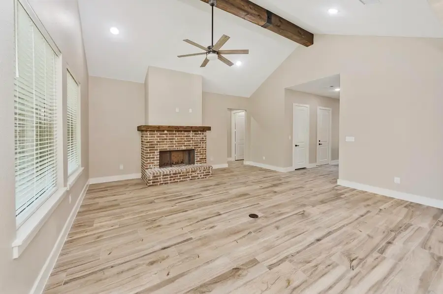 510 Palmetto Court, Runaway Bay, TX 76426 - Image #3