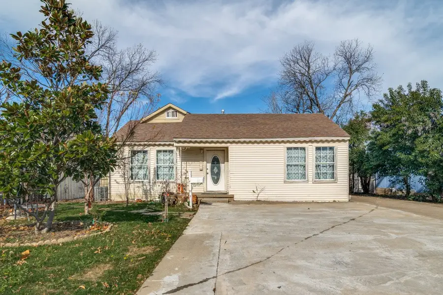 117 E Avenue Avenue E, Garland, TX 75040 - Image #2