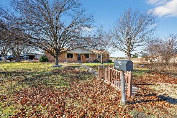 801 N Main Street, Dodd City, TX 75438