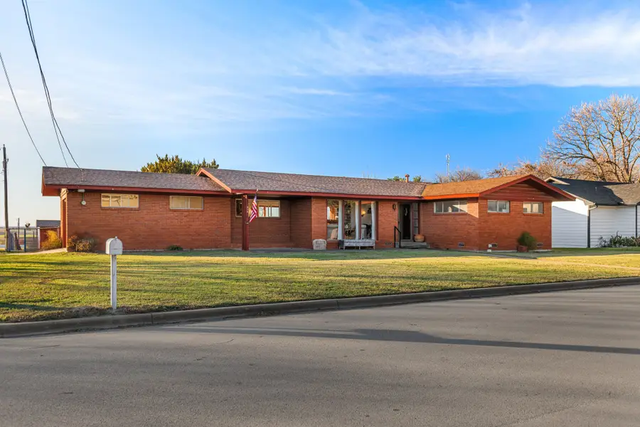 910 S Harrison Street, West, TX 76691 - Image #3