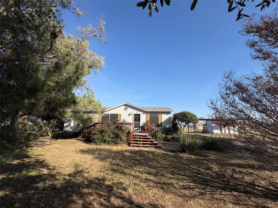8461 Longhorn Drive, Justin, TX 76247 - Image #2