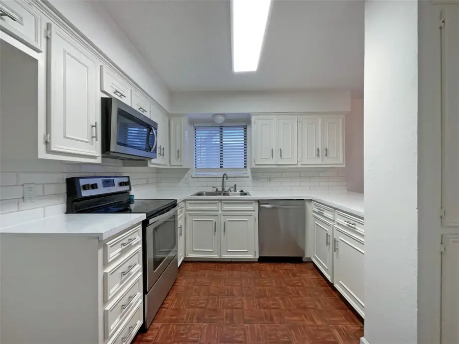 1617 N Bent Tree Trail, Grand Prairie, TX 75052 - Image #2