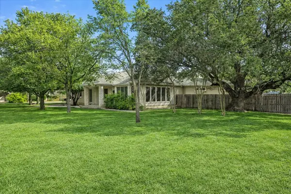 206 N Bouldin Street, Hamilton, TX 76531
