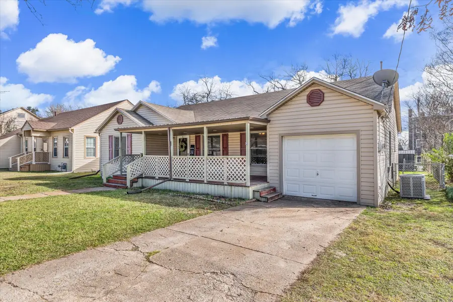 704 E Mclennan Avenue, Mart, TX 76664 - Image #2