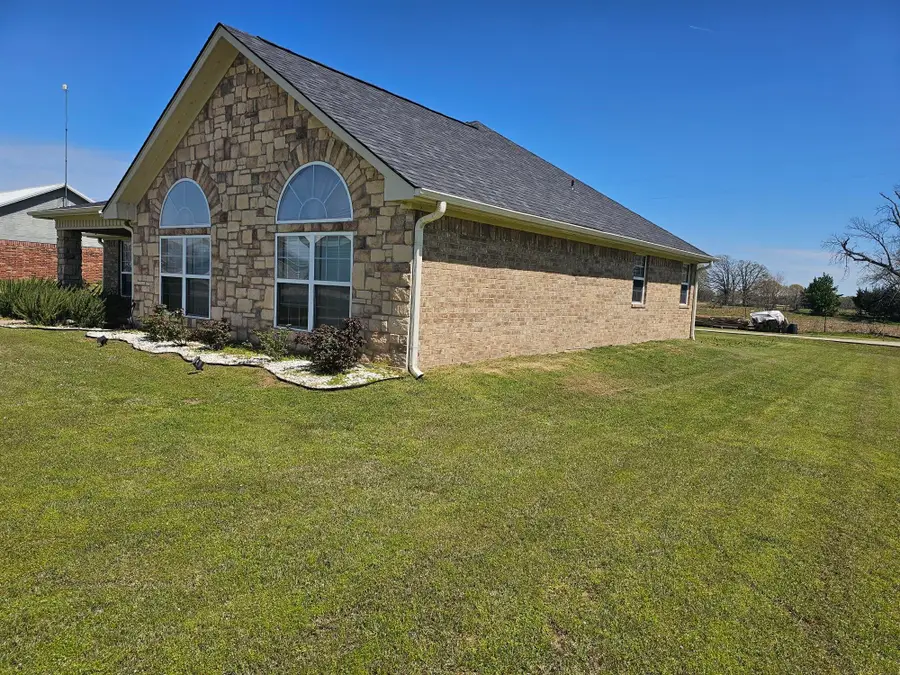 1000 Morgan, Blossom, TX 75462 - #2