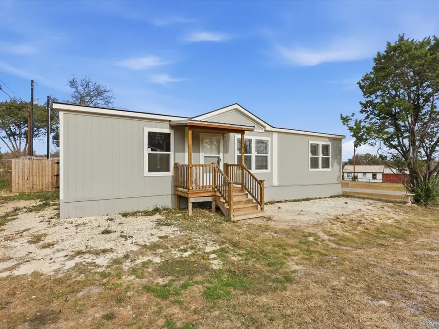 2614 Sycamore Court, Granbury, TX 76048 - Image #2