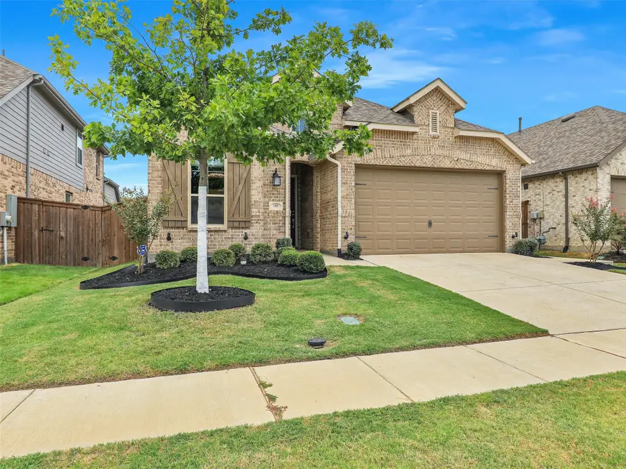 1909 Dappled Grey Avenue, Aubrey, TX 76227 - Image #2