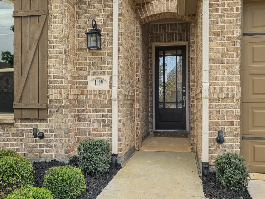 1909 Dappled Grey Avenue, Aubrey, TX 76227 - Image #3