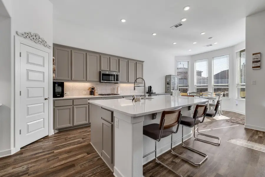 820 Hawks Way, Argyle, TX 76226 - Image #2