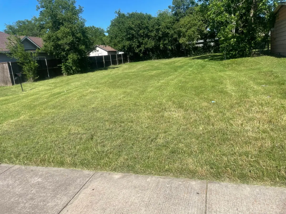 808 Wilkinson Drive, Mesquite, TX 75149 - Image #1