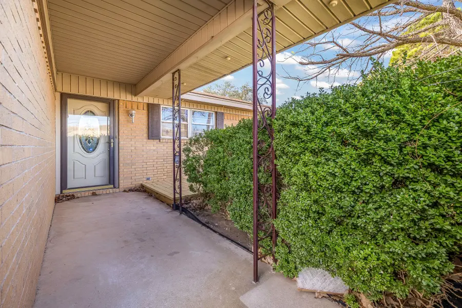 1002 W Wrights Avenue, Comanche, TX 76442 - #3