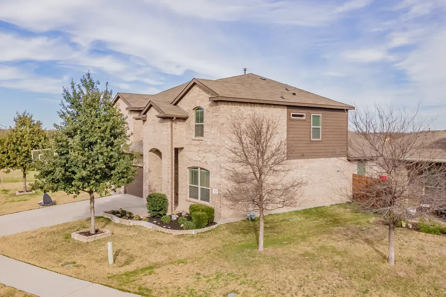 153 Hidden Creek Court, Saginaw, TX 76131 - Image #2