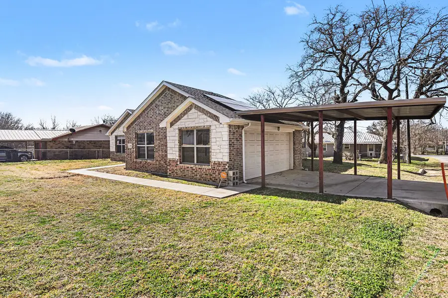 621 N Avenue B, Springtown, TX 76082 - Image #2
