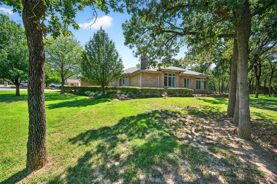 115 E Kiowa Drive, Gainesville, TX 76240 - Image #2
