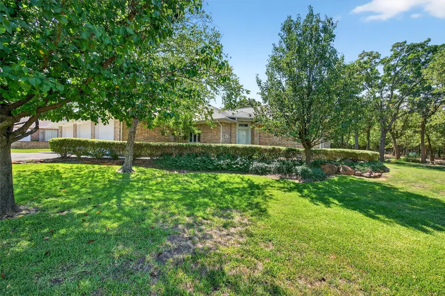 115 E Kiowa Drive, Gainesville, TX 76240 - Image #3