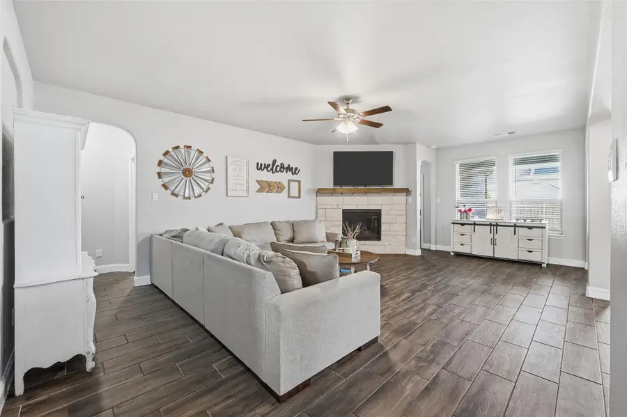 991 E Villas Court, Lewisville, TX 75067 - Image #3