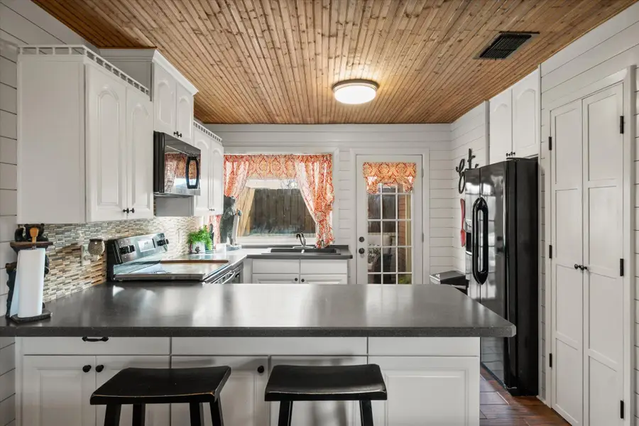 230 Hampton Avenue, Corsicana, TX 75110 - Image #3