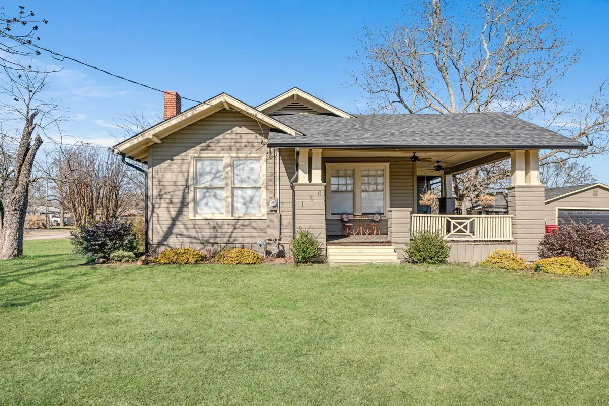 130 W Division Street, Blossom, TX 75416 - #1