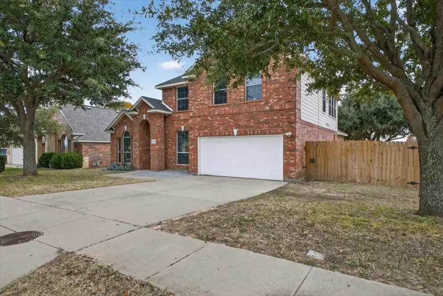 1420 Meadowlakes Drive, Azle, TX 76020 - Image #2